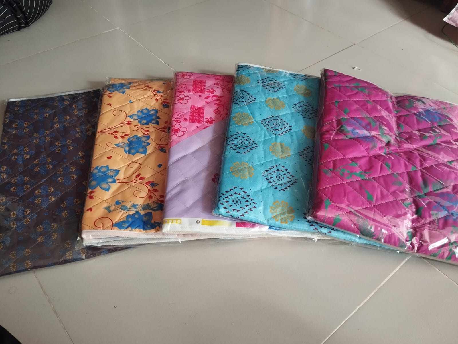 প্রিন্টেড হিজাব স্কার্ফ — ভিউ 1